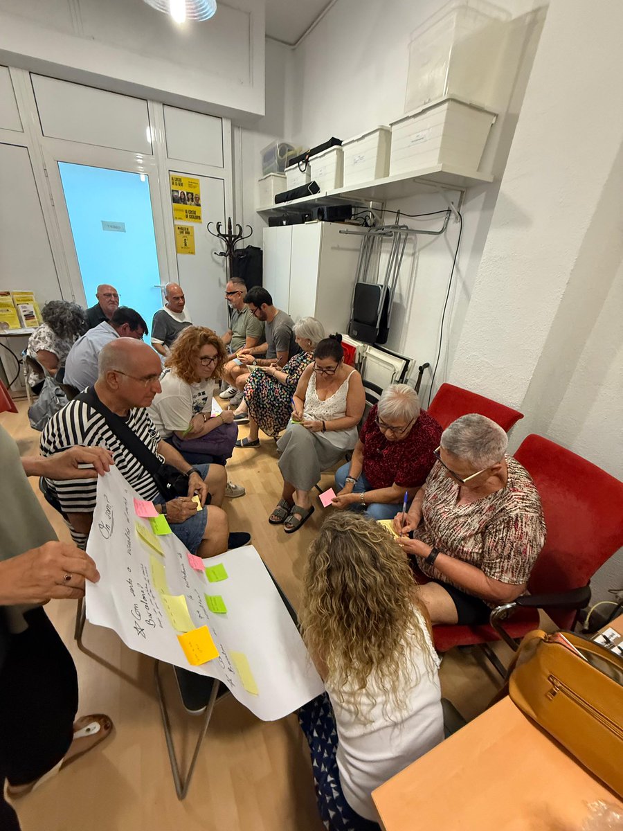 ERC Barcelona (@ercbcn) on Twitter photo Un dia més de la ronda de trobades als districtes de #Barcelona, amb <a href="/ERCSantMarti/">ERC Sant Martí</a>.
Continuem construint, amb la militància, una proposta per encarar el 2027 amb més força que mai. Un dia més de la ronda de trobades als districtes de #Barcelona, amb <a href="/ERCSantMarti/">ERC Sant Martí</a>.
Continuem construint, amb la militància, una proposta per encarar el 2027 amb més força que mai.