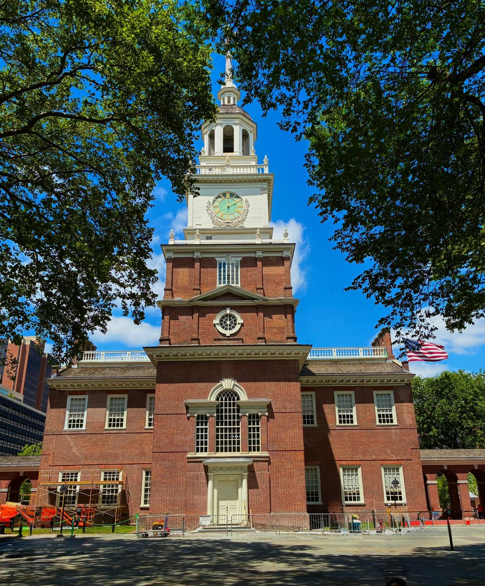 USAmbOAS's tweet image. 🇺🇸 This #July4th, we mark 249 years since the U.S. Declaration of Independence—an idea born in Philadelphia but shaped by shared revolutionary ideals across the Americas. At last week’s #OASAssembly, Member States recognized collaborative efforts to commemorate next year’s 250th