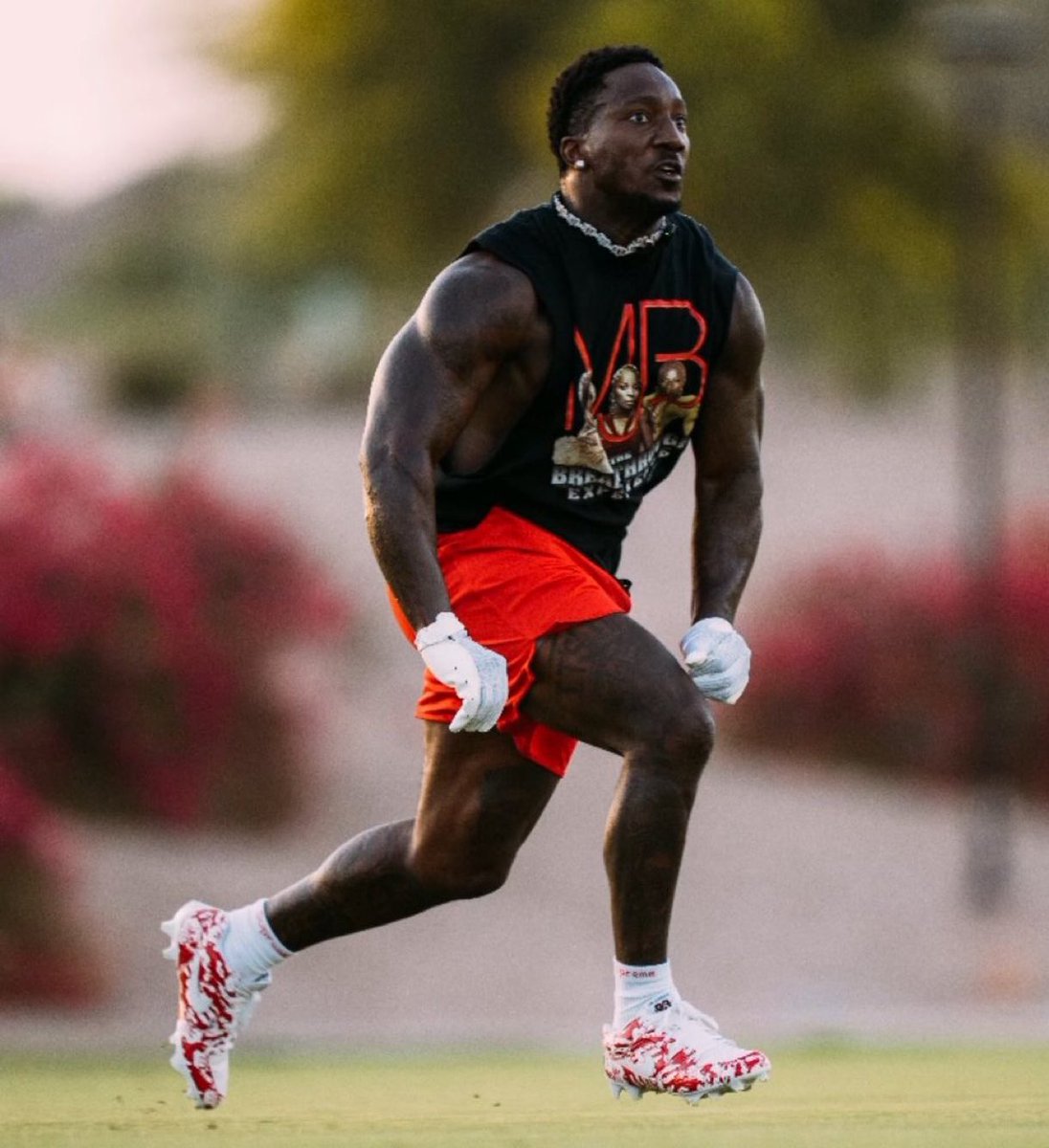 Scary: Commanders' WR Deebo Samuel has put on an insane amount of muscle this offseason 👀

The Commanders will be a PROBLEM this season.