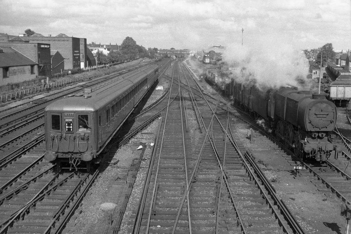 As Class 4SUB No 4337 heads west, No 33038 is seen working the yard at Wimbledon. Although undated, the view must predate January 1962 as the EMU was withdrawn that month. crecy.co.uk/product/southe…