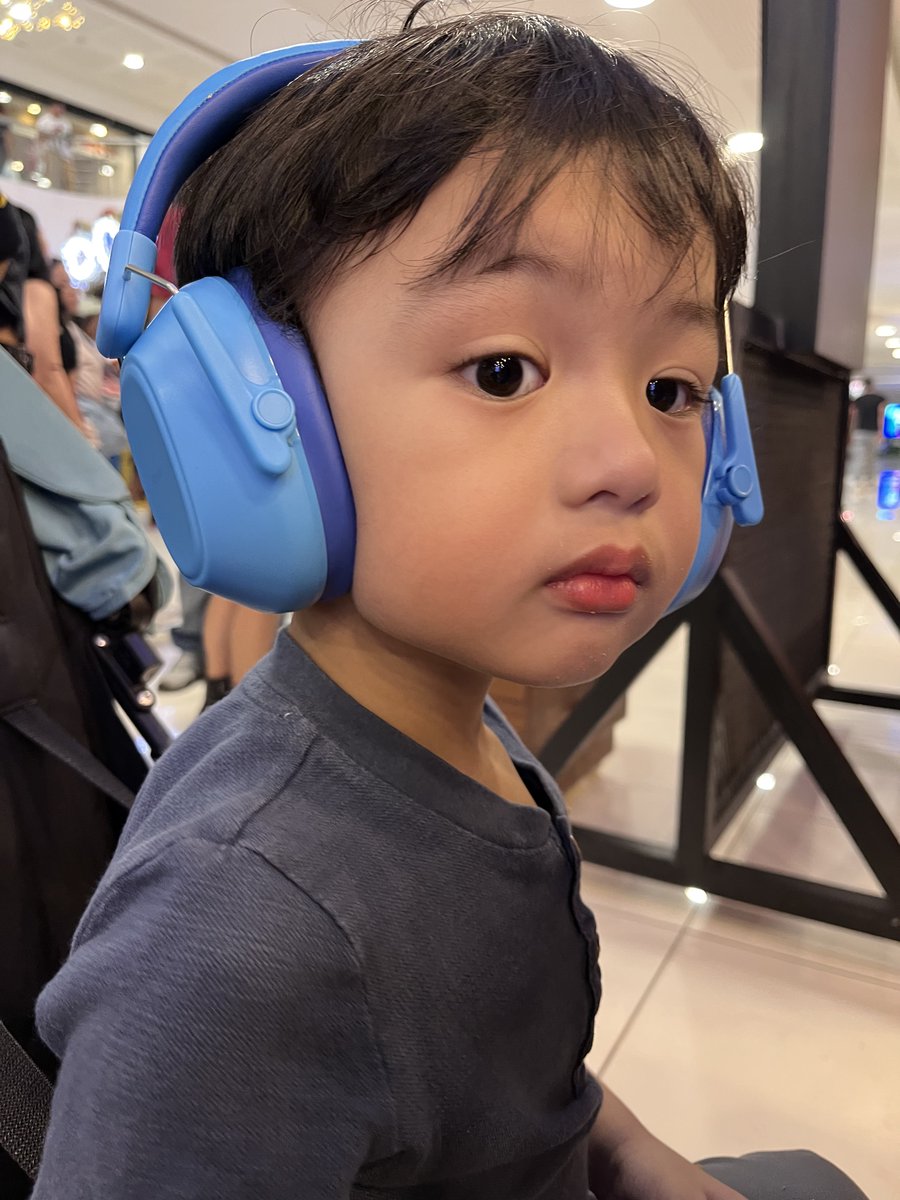 loracqueen's tweet image. I hope you take the time to read.

I’m joining this not because of the prize but because I made a promise to myself: any given opportunity to tell my story, especially about Lucian, I will. 

For quite a while, I lived in silence, buried under guilt and denial, unsure how to face…