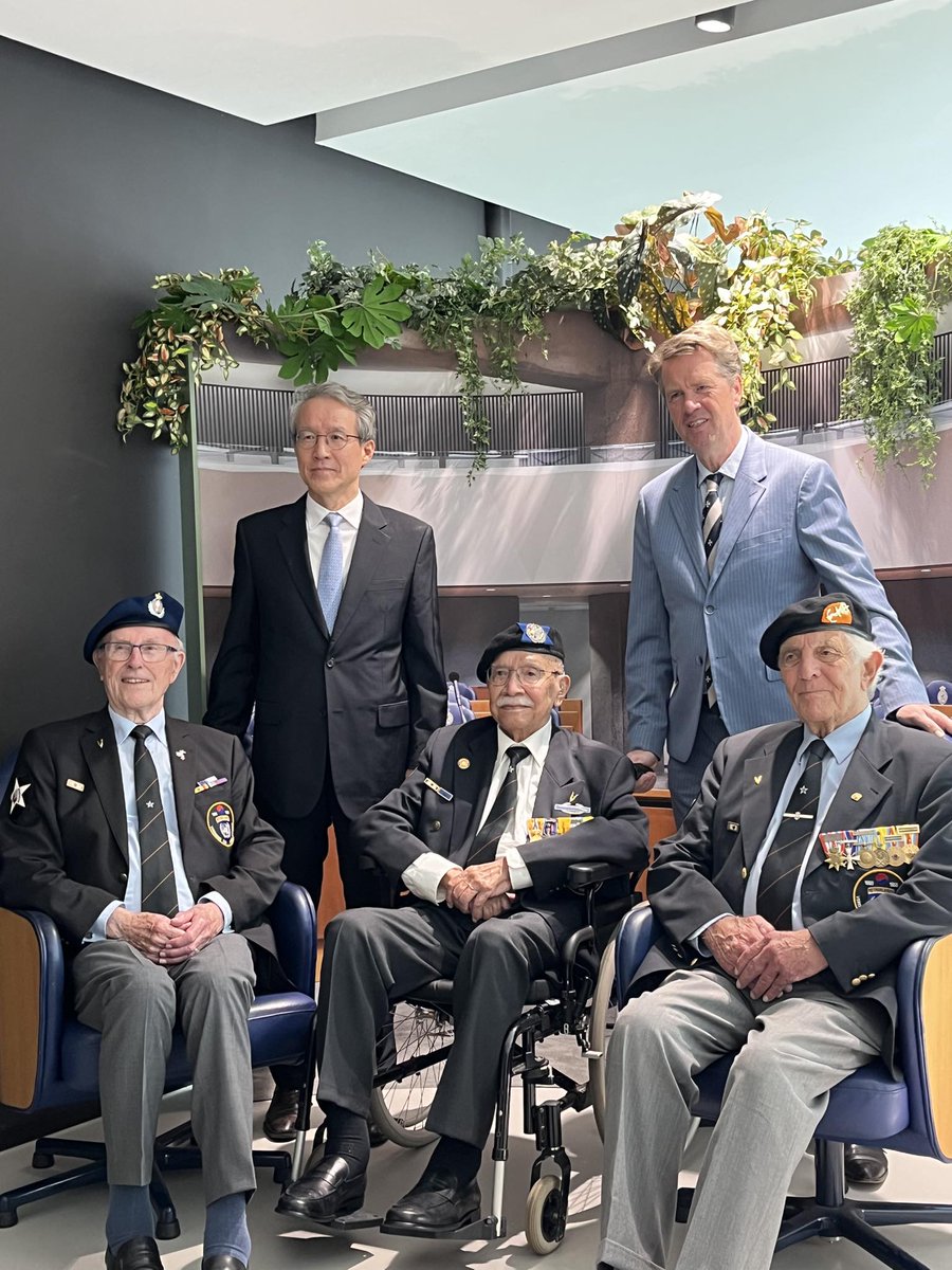 AmyvanSon's tweet photo. #meeopmissie @Milon_ab, @RoyGrinwis en Jaap Spruitenburg #ReUniForm Het is werkelijkheid geworden! #veteranen #thuisfront #kunstenaars #maatschappij @Martinbosrnapvv https://t.co/saTg5ZdDFj