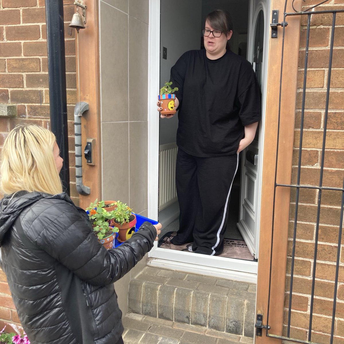 ap_whitley's tweet image. Two of our KS3 pupils had the pleasure of delivering painted plant pots to members of the local community this morning. ⁦@ImpactMAT⁩