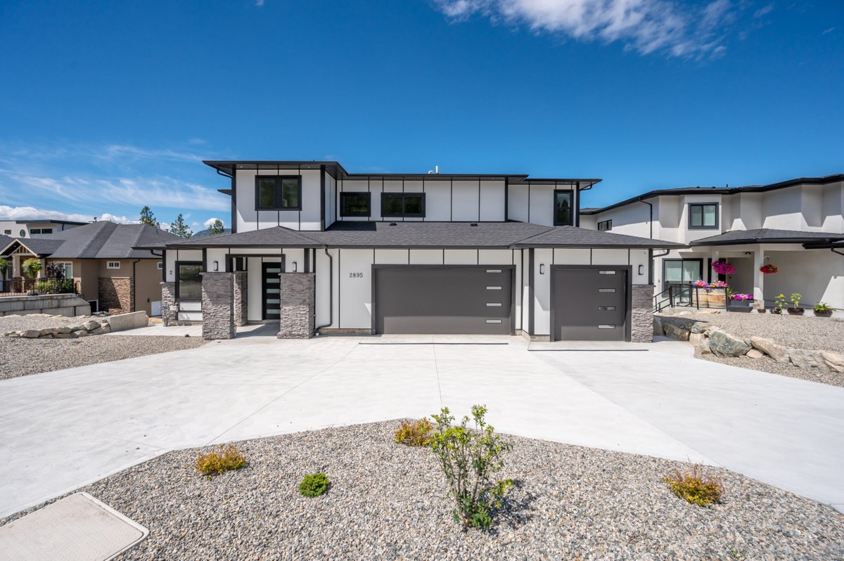 This stunning three-story home offers chic modern living in one of British Columbia's most scenic locations.
blog.theagencyre.com/a-modern-hills…