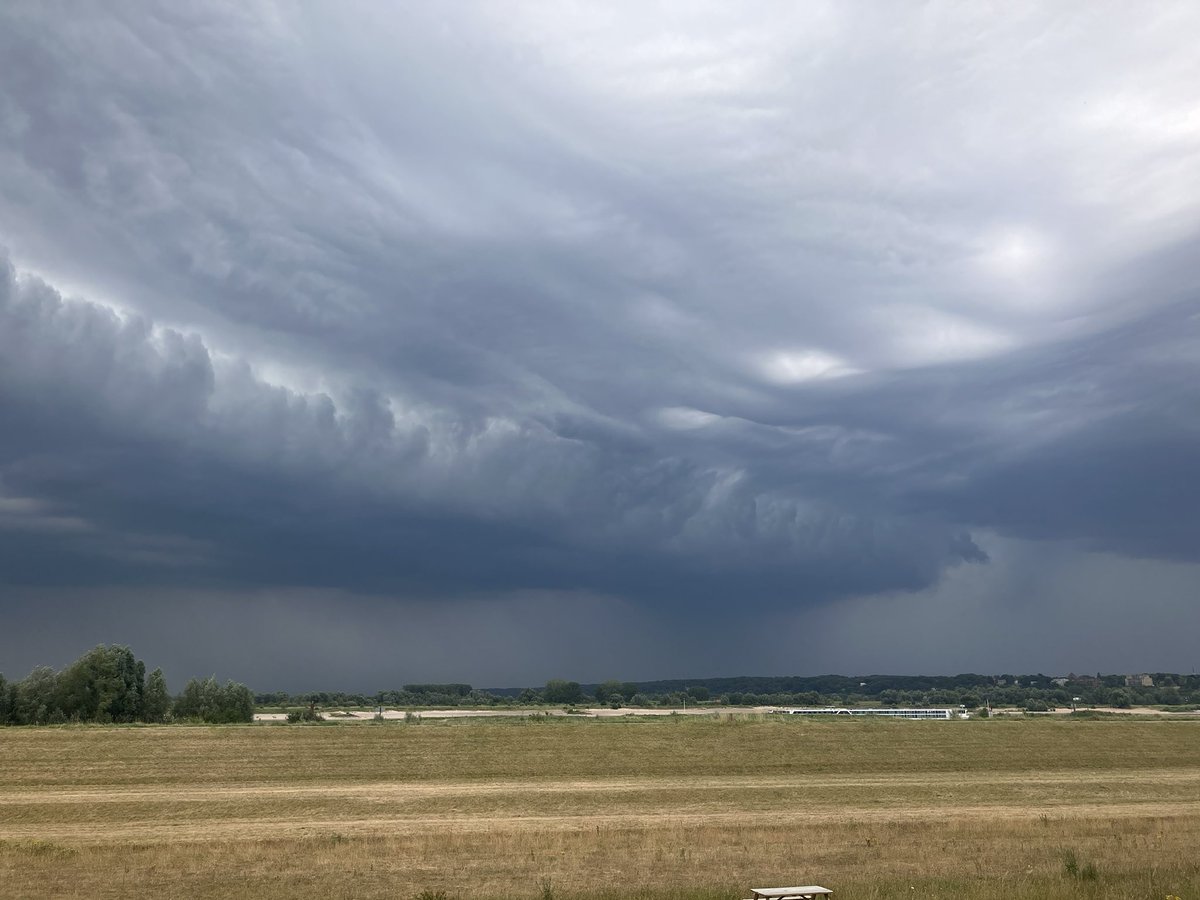 Onweer komt eraan. #codeoranje