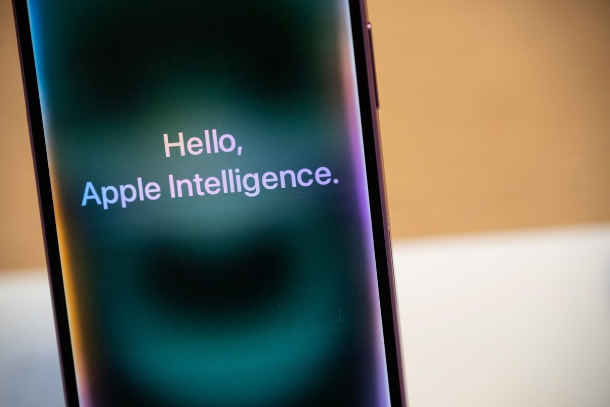 Apple weighs using Anthropic or OpenAI to power Siri in major reversal
bloomberg.com/news/articles/… 

#tech #technology #techindustry #future #digitaltransformation #innovation