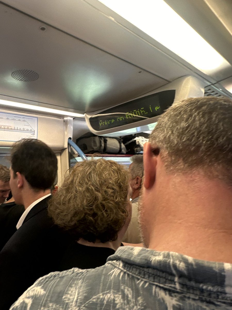 loubyp's tweet photo. @chilternrailway with the signalling down (for some time)  at Birmingham you’ve put on a 4 carriage train with no air conditioning on the only route into London from the Midlands; feel like cattle would be treated more humanely https://t.co/eSQLPLtO5l