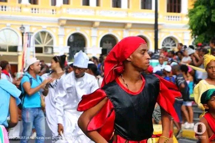 CulturaSantiag2's tweet image. 🔴🥳Estamos a las puertas la 44 edición del #FestivalDelCaribe, se ultiman los detalles del evento cultural e internacional más esperado de este mes de julio en #SantiagoDeCuba. 
.
.
.
#44festivaldelcaribe
#CubaEsCultura