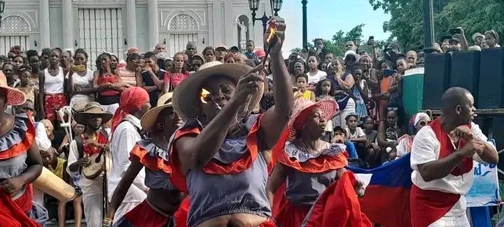 CulturaSantiag2's tweet image. 🔴🥳Estamos a las puertas la 44 edición del #FestivalDelCaribe, se ultiman los detalles del evento cultural e internacional más esperado de este mes de julio en #SantiagoDeCuba. 
.
.
.
#44festivaldelcaribe
#CubaEsCultura