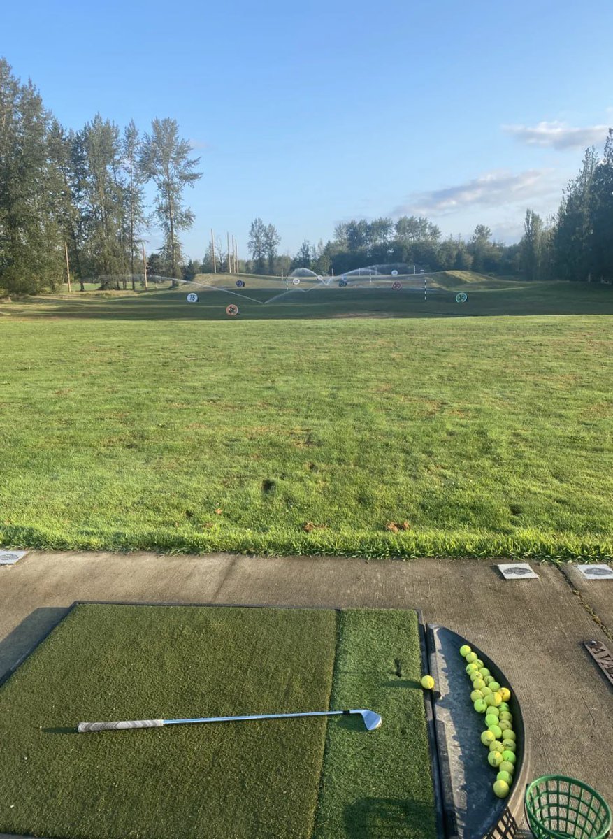 luannna_07's tweet image. Chasing fairways and dreams under the endless skies. ⛳️💚✨ #GolfLife