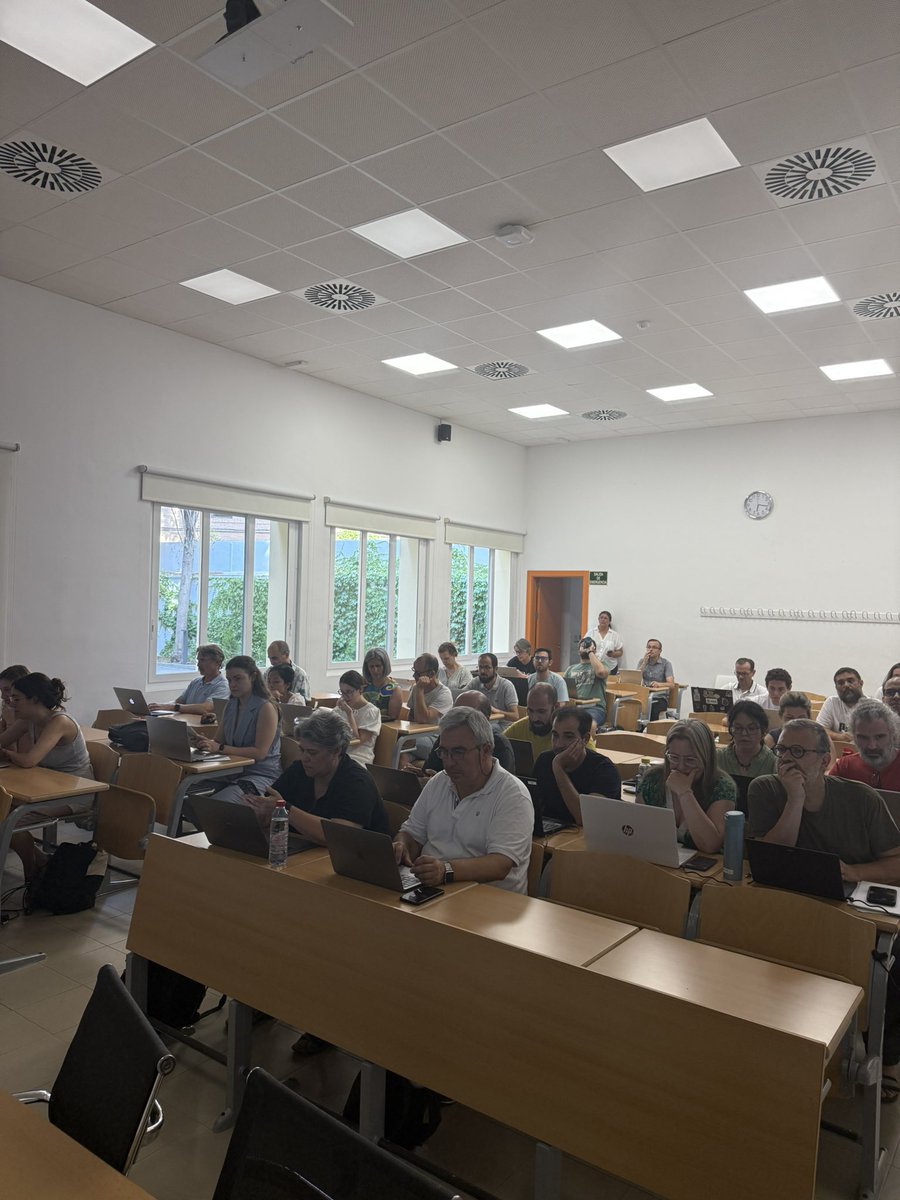 RealSocMatEsp's tweet photo. Taller “@geogebra diseño de actividades y modelización matemática”

Impartido por @debora_pereiro del IES Barxas de Moaña (Pontevedra)

@fespm_es 
#XIVMdG https://t.co/RxKILO6exP