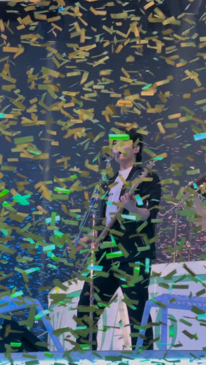 피날레콘 추팔하다가 생각난 시야 절망편ㅋㅋㅋㅋㅋㅋ
집에 왔는데 옷에서 컨페티가 우수수 나왔던 기억이 ..