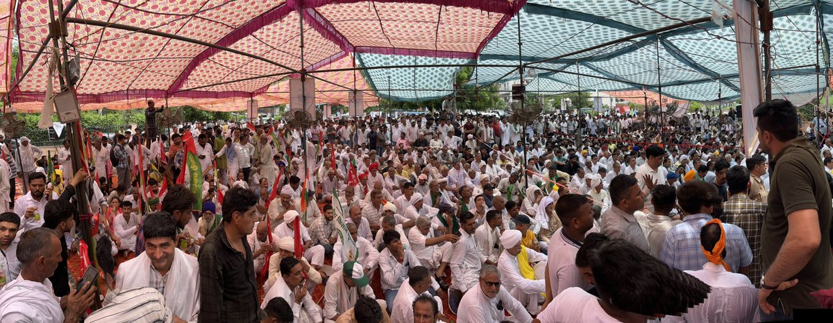 AjantaHostel's tweet photo. 22 दिन का संघर्ष सिर्फ मांगों का नहीं था, यह हमारी गरिमा, हक़ और हिम्मत की लड़ाई थी।
हर हाथ, हर कदम, हर आवाज़ ने इसे ताक़त दी।
आज ये जीत हर उस दिल की है जो अन्याय के ख़िलाफ़ धड़कता है।
#JusticeForHAUStudents #HAUProtest https://t.co/DPxwNpI57v