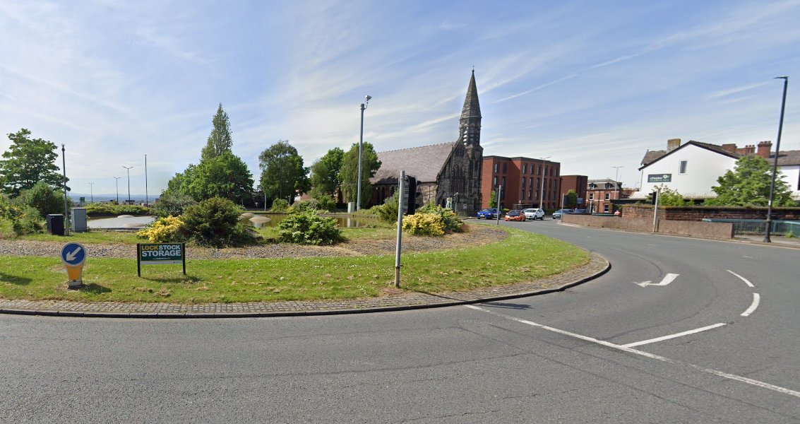 Go_CheshireWest's tweet photo. 🚦The temporary crossing trial at St Oswald’s Way/Fountains roundabout in Chester has ended and we are now asking for views on the trial - please complete our survey before 17 July to help us design an improved junction for all users in the future 👉 https://t.co/vb2zs4X7em https://t.co/5z6XQ1JGIk