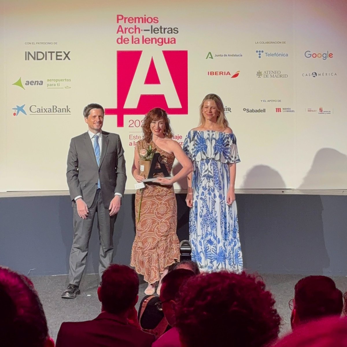 Historia152's tweet photo. Ayer, en los Premios @archiletras de la Lengua, Blanca Garrido fue galardonada con el premio a la Investigación y la Innovación con el Corpus en Escritura Femenina Andaluza. 
Desde Historia15 celebramos el premio y el esfuerzo que hay detrás. ¡Enhorabuena, Blanca! @FFilologiaUS https://t.co/6S1G1twaKd