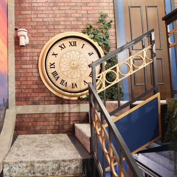 Corner2016's tweet photo. And what if there is a secret room inside the damn clock??? #BB27 https://t.co/knm2h6U8o7