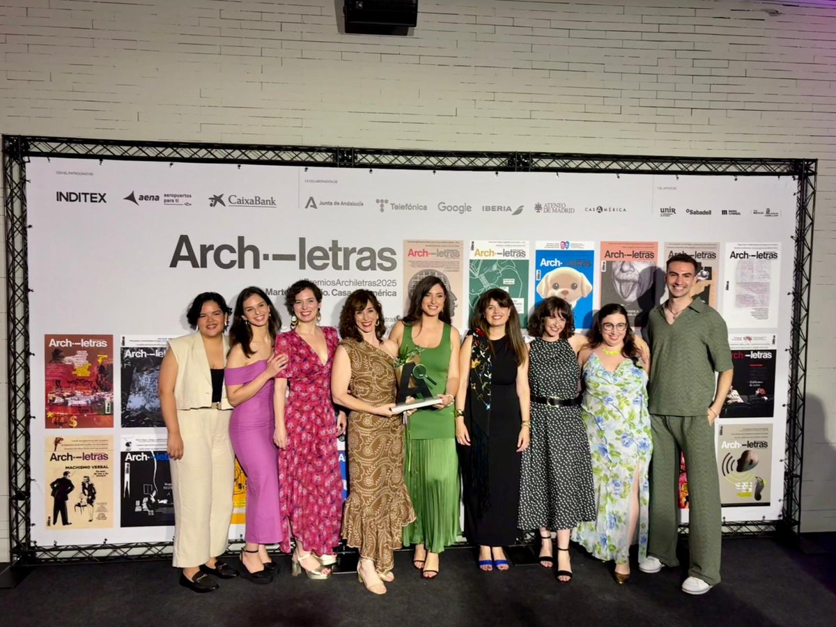 Historia15 (@historia152) on Twitter photo Ayer, en los Premios <a href="/archiletras/">Archiletras</a> de la Lengua, Blanca Garrido fue galardonada con el premio a la Investigación y la Innovación con el Corpus en Escritura Femenina Andaluza.
Desde Historia15 celebramos el premio y el esfuerzo que hay detrás. ¡Enhorabuena, Blanca! <a href="/FFilologiaUS/">Facultad_FilologíaUS</a> Ayer, en los Premios <a href="/archiletras/">Archiletras</a> de la Lengua, Blanca Garrido fue galardonada con el premio a la Investigación y la Innovación con el Corpus en Escritura Femenina Andaluza.
Desde Historia15 celebramos el premio y el esfuerzo que hay detrás. ¡Enhorabuena, Blanca! <a href="/FFilologiaUS/">Facultad_FilologíaUS</a>