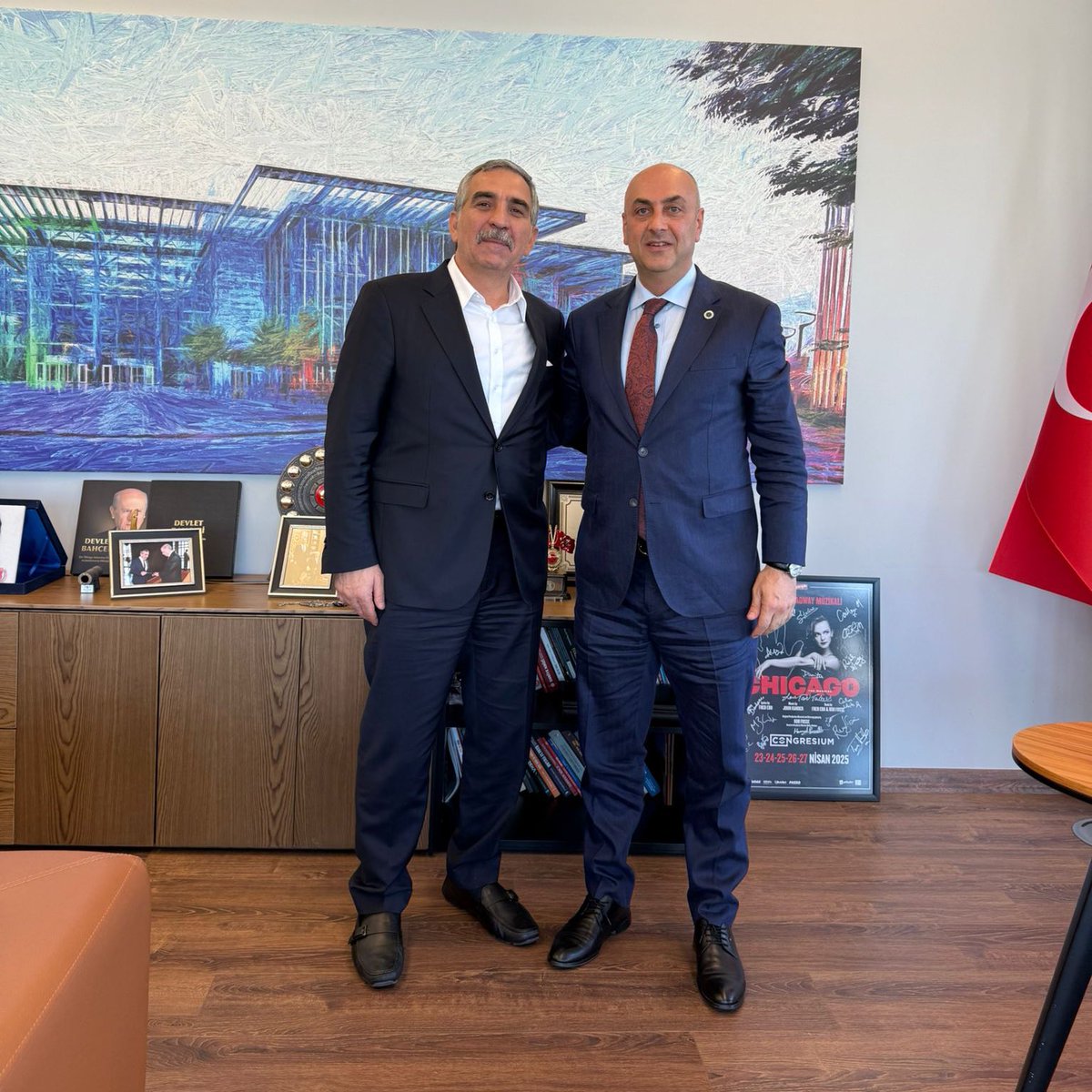 Ankara 2 No’lu Barosu Başkanı, kıymetli hukukçu Ülküdaşımız Av. Gökhan Ağdemir Bey’e hac dönüşü gerçekleştirdiği nazik ziyareti için teşekkür ediyorum.
<a href="/gokhanagdemir/">Av.Gökhan Ağdemir</a> 
Duruşuyla ve karakteriyle her zaman takdir ettiğimiz bir dava insanı. Kendisine gönülden başarılar diliyorum.