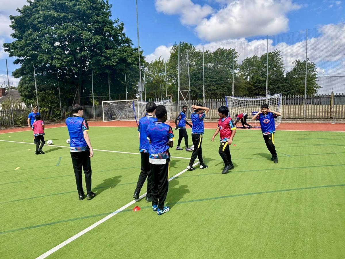 HolyheadPE's tweet image. Holyhead Hosts Monster Kickabout!
A fantastic day of football fun for our year 8’s and local primaries. Huge thanks to our special guests @BenFoster @APH_Inspired @tomochoafozcast @MKickabout @nikefootball @SportsDirectUK 
#MonsterKickabout
@holyhead_school @CRSTrust @CRSTEvents