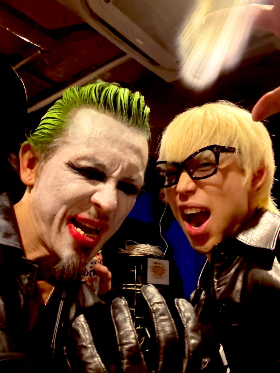 elovissato's tweet photo. Go Go Vanillasのジェットセイヤも
Go Go'sのレコ発LIVEに駆けつけてくれた!
いつも色々サンキュー!
次はロッケンローサミットか?
シマネジェットフェスか?
#GoGoVanillas #TheMonsteraGoGos #FORBIDDENNIGHT https://t.co/hsJhCBI02J