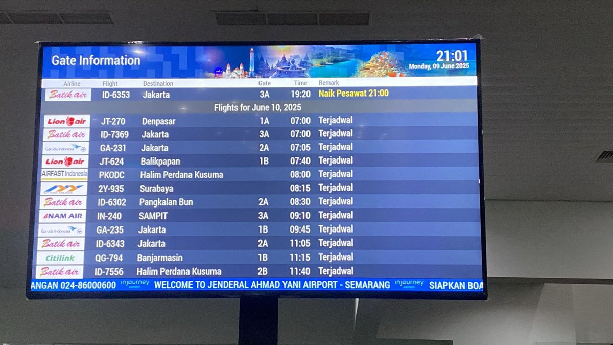 Obfuscator33's tweet photo. @LionAirID COMPLAIN!! Your flight ID6353 dated 9th June 2025, departed late from Semarang to Jakarta. Scheduled Departure time 18:10 actual departure time 21:10.. caused my family to miss their international flight from Jakarta. Upon request for refund from the travel agent your office has provided a letter after 20 days showing time of departure as 18:40. 

See the photos taken at the airport that the flight had not even been boarded till 21:00. Confirm the authenticity of these letters issued by your office.