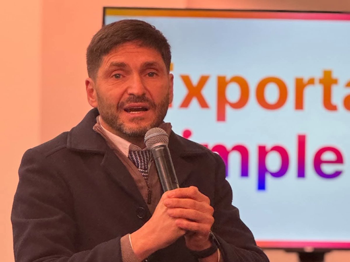 marce_aeberhard's tweet photo. ✈️ Desde @santafetur acompañamos la presentación de #ExportaSimple en el Aeropuerto de Sauce Viejo, una herramienta clave para que nuestras pymes puedan exportar con menos trabas y más oportunidades 🌍📦 https://t.co/YDp45opkRE