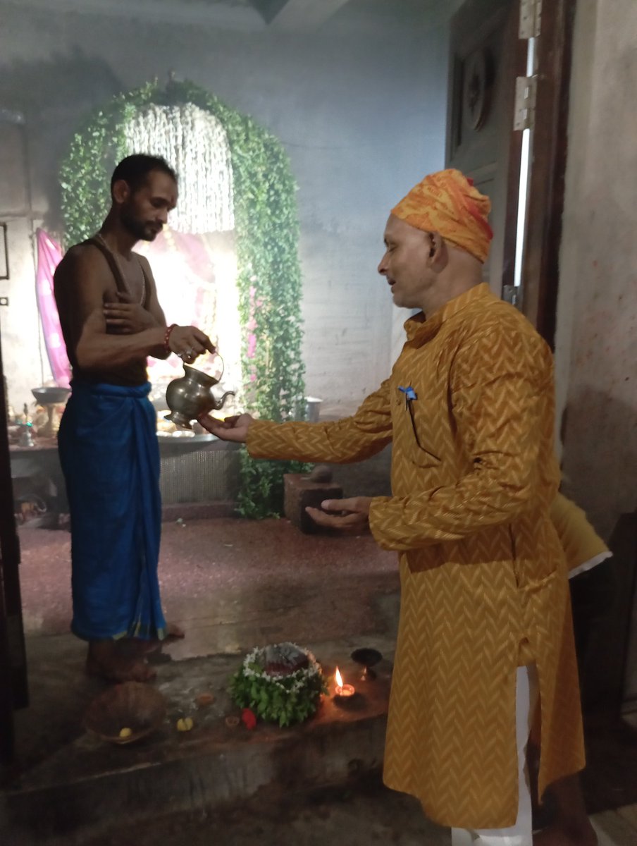 2012VED's tweet photo. दश महाविद्या की देवी मां धुमावती काशी भारत में एक मात्र देवी हैं आज आषाढ़ शुक्ल पक्ष गुप्त नवरात्रि अष्टमी तिथि बुधवार को दर्शन करने का सुअवसर प्राप्त हो गया सभी भक्तों को उत्तम स्वास्थ्य दें https://t.co/DopNJIpFZr