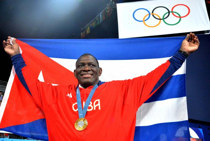 🏆🌎Premiarán a Mijaín como Mejor Deportista Masculino de América

👏El premio lo otorga la Sección Continental de la Asociación Internacional de Prensa Deportiva y el trofeo lo entregará personalmente Carlos Julio Castellanos, presidente de AIPS América.

acortar.link/356Y81