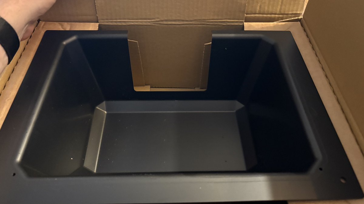 zachary3dprints's tweet image. Oh look at that… something arrived!
@Prusa3D MMU3 for Core One!
But is this very light and the whole MMU3 is in there?
🤔