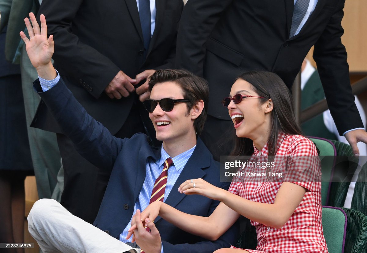 royal couple waving to the peasants