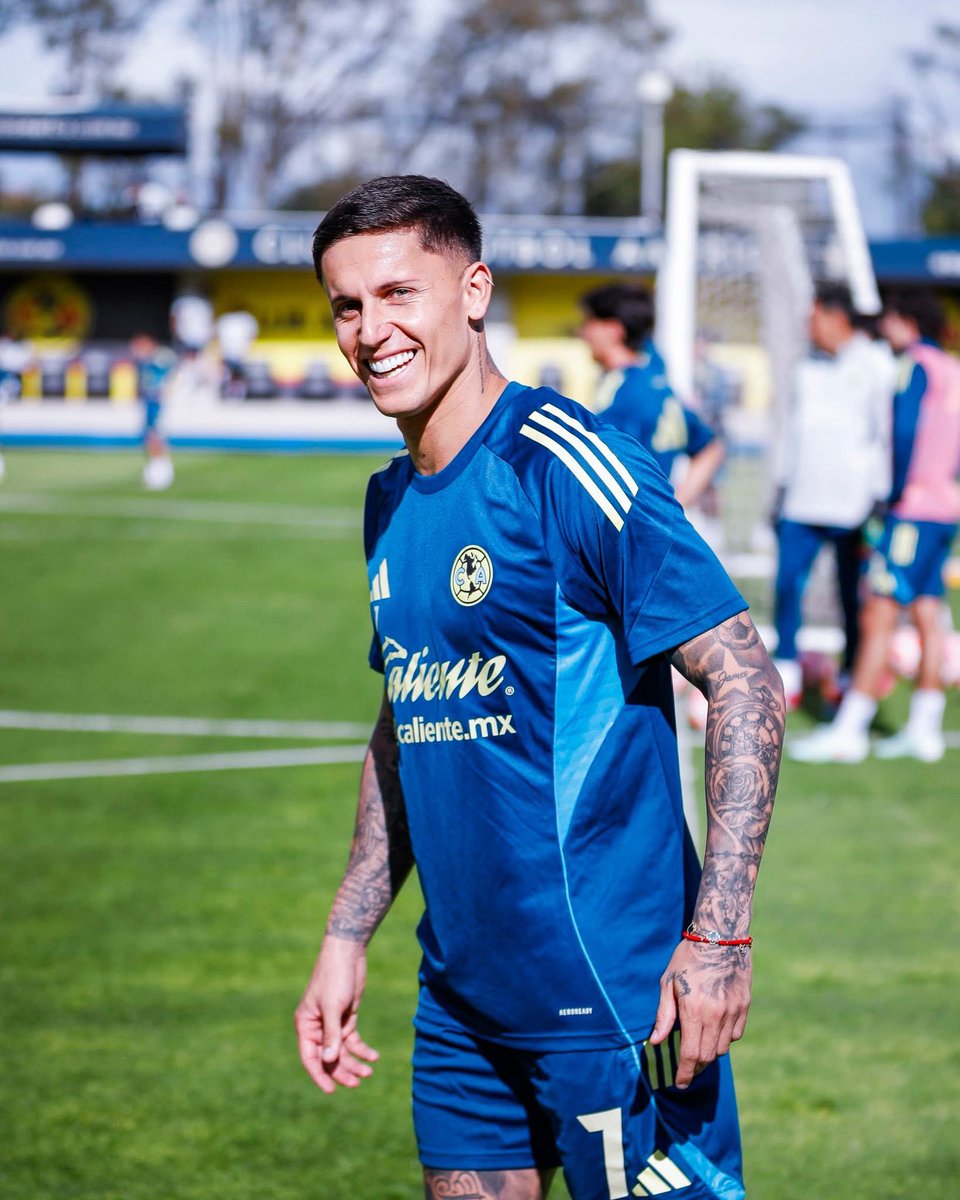 tocinosports's tweet photo. Como pienso que se me verá la nueva indumentaria // Como se me ve https://t.co/CJtYZhXWYx