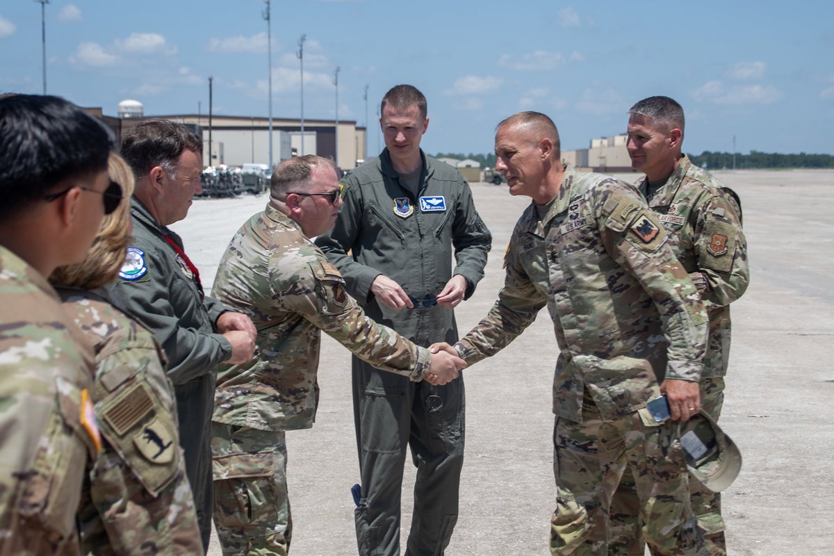 Missouri_NG's tweet image. Yesterday, we had the honor of hosting Gen. Steven Nordhaus, Chief of the @USNationalGuard, and SEA John Raines for a visit with the @131stBombWing.
They saw firsthand how our Airmen support state, national, and global missions with precision and professionalism. #MoGuard