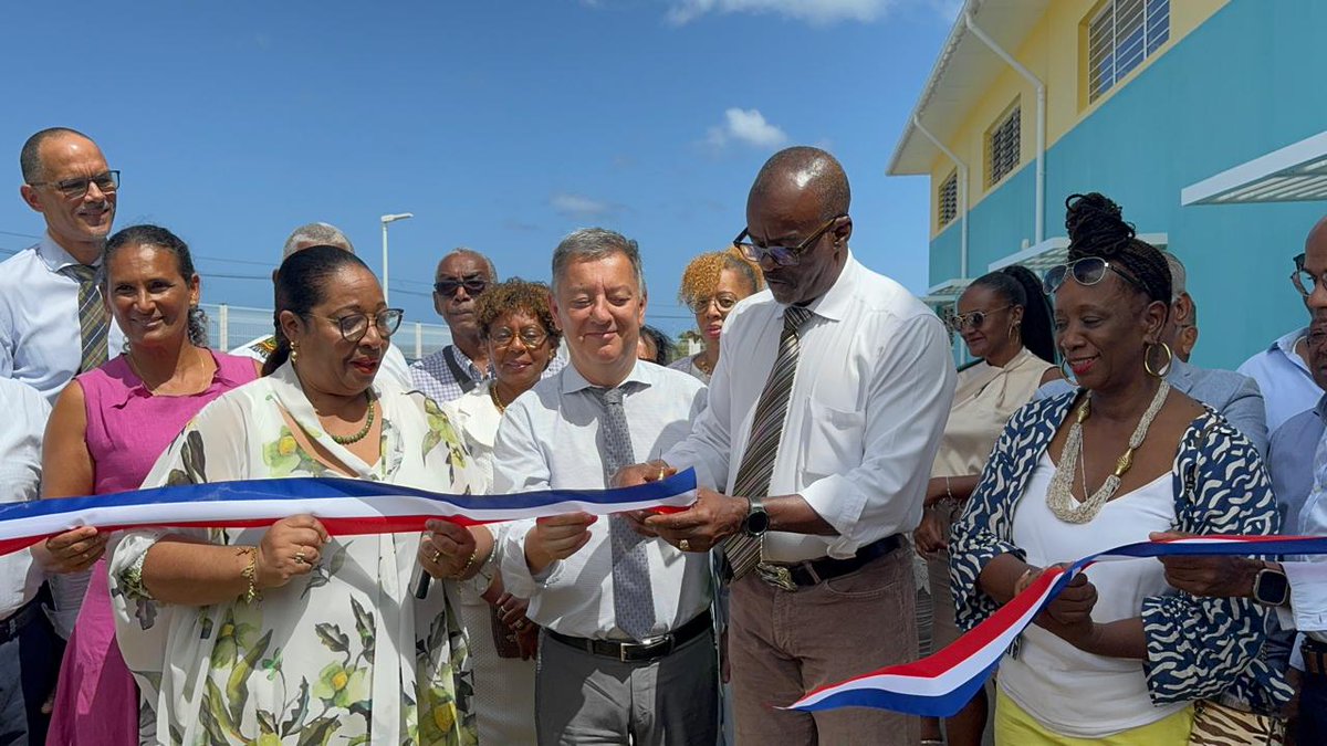 CRGuadeloupe's tweet photo. #OPERATIONDERECONSTRUCTION
Inauguration de l'école élémentaire Gratien Candace à #Baillif ce mercredi 2 juillet.
Des #travaux financés par la Région Guadeloupe via les fonds européens FEDER-REACT-EU et l'Etat, dans le cadre du Plan #Séisme Antilles. https://t.co/YTn03IcmKG