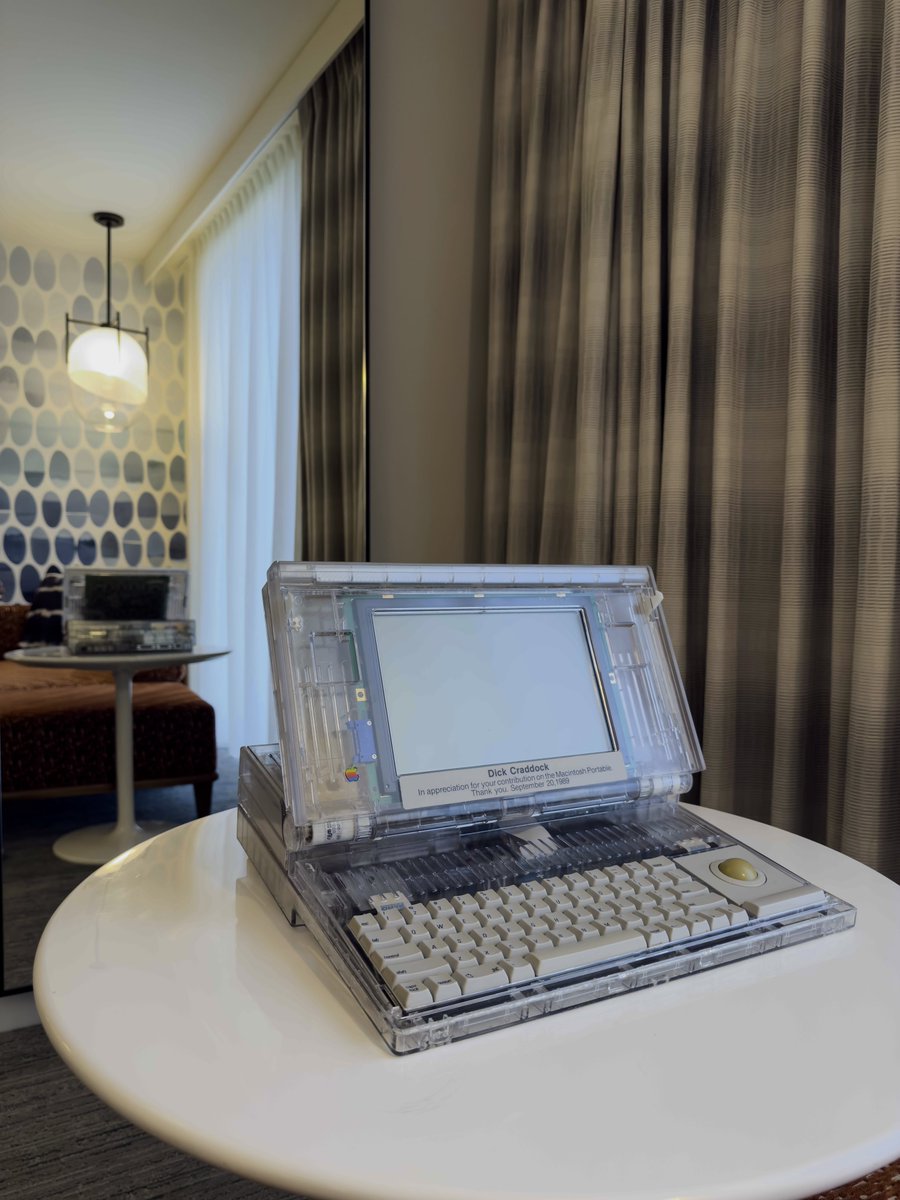 The AAPL Collection tweet media