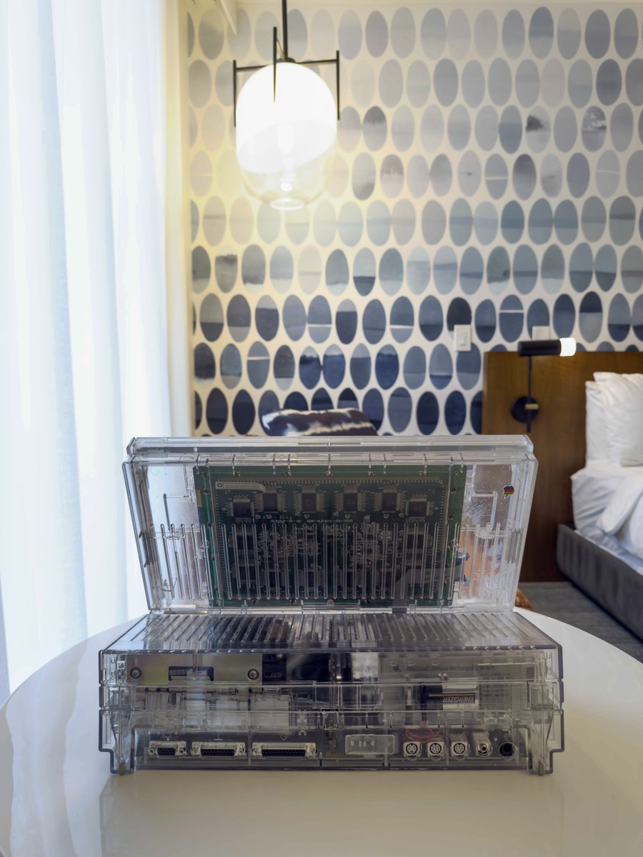 The AAPL Collection tweet media