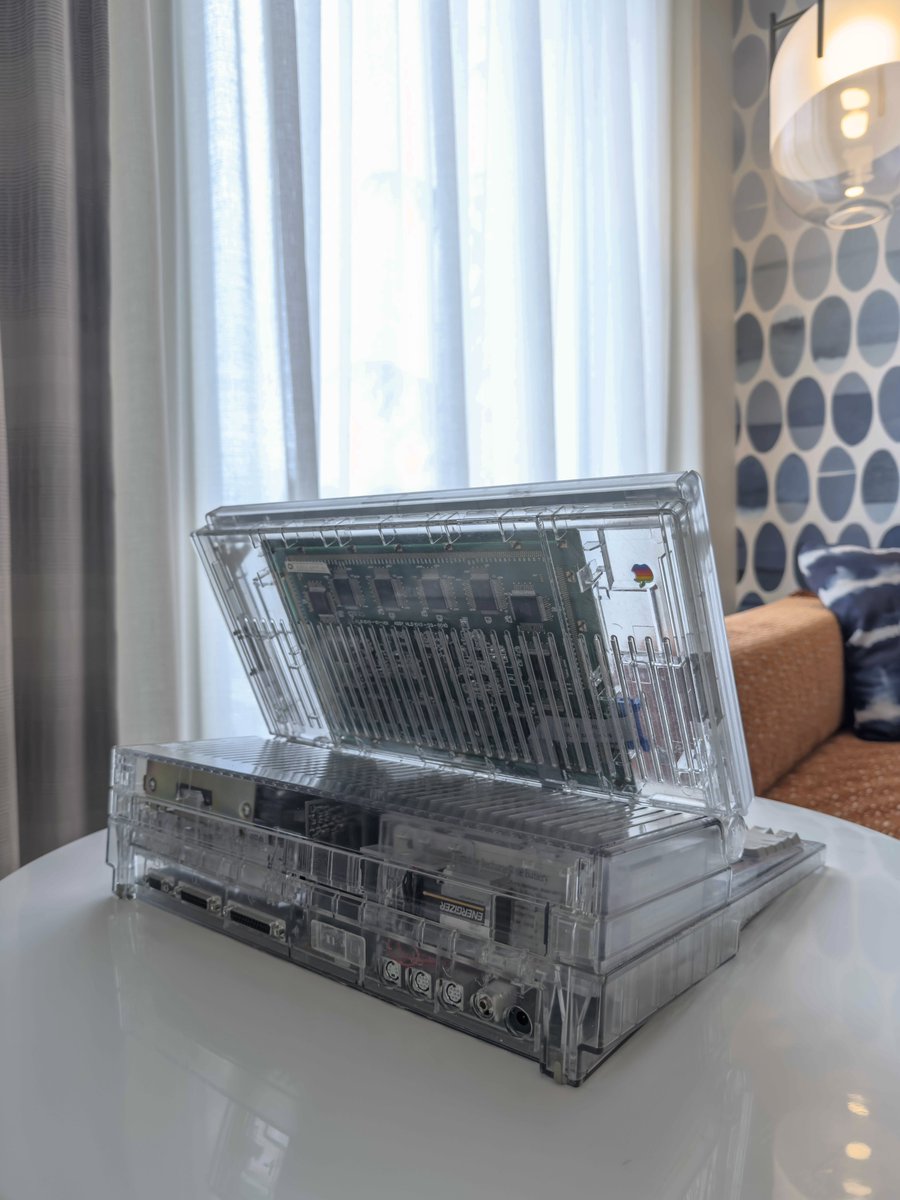 The AAPL Collection tweet media