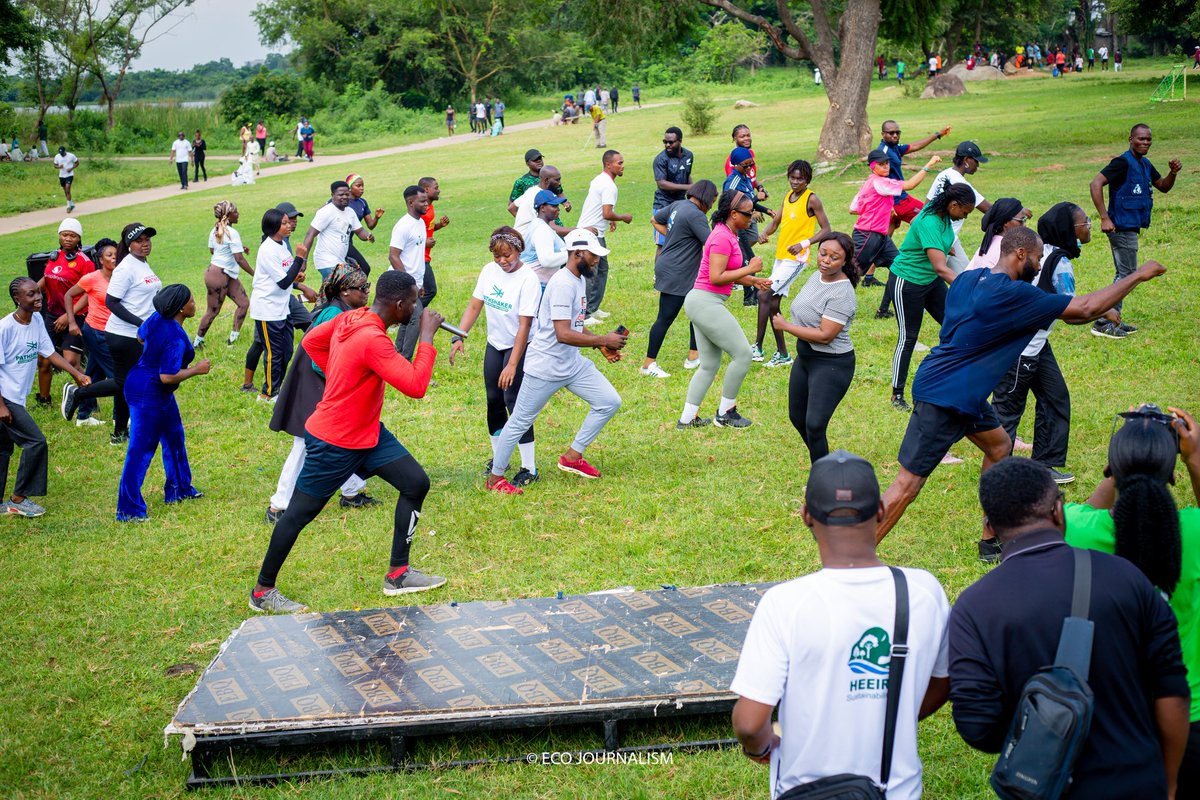 ecocykle's tweet image. On June 28, Ecocykle × Pathshaker hosted #RacingAgainstPlastic at Jabi Lake,blending fitness with climate advocacy!
Highlights
📌 Aerobics for wellness
📌 Symbolic race vs. plastic pollution
📌 Friendly football: male vs. female advocates = unity & inclusion
#EcocykleImpact