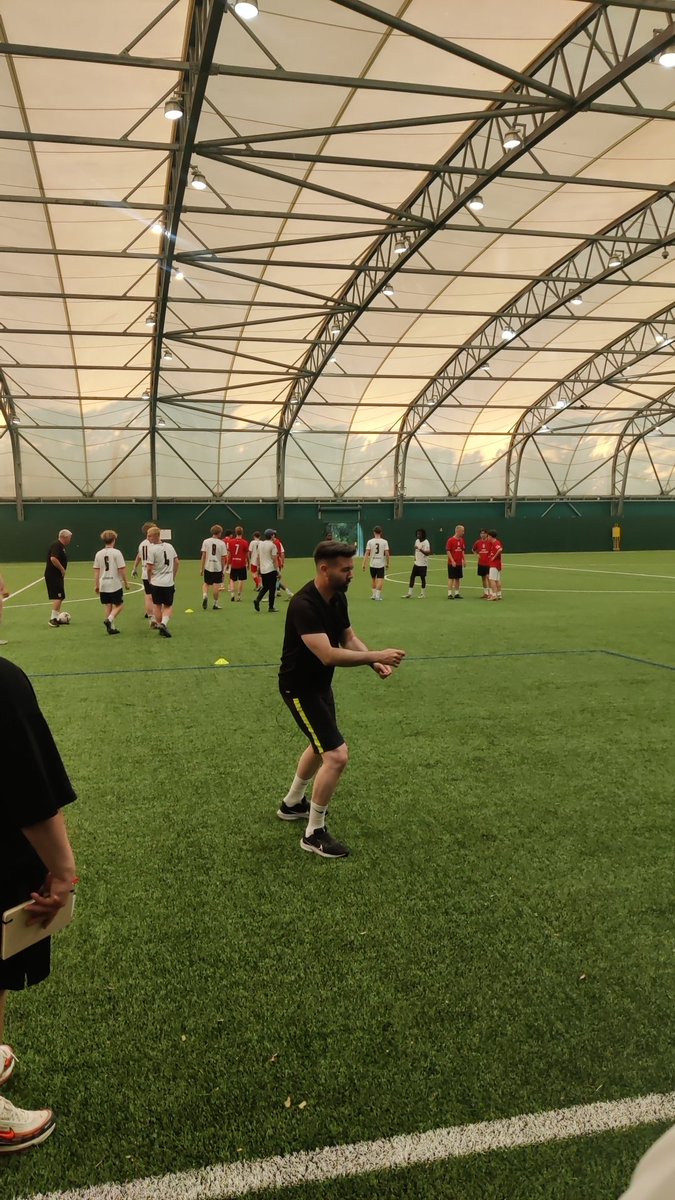 sfca1965's tweet photo. What a night at Fulham FC training ground! Huge thanks to Edu Rubio @CoachEduRubio for an inspiring, creative &amp; energising session. Legends Martin Tyler &amp; Mike Kelly in attendance – testament to Edu’s quality. Extra thanks to @FulhamFC &amp; @AcademyHAMRICH for their fab support too. https://t.co/zUYMlGdnwI