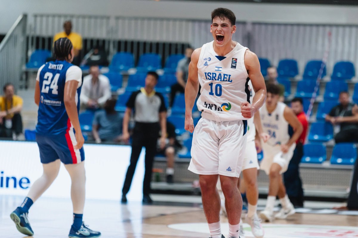 Omer Mayer in comeback win vs Cameroon

- 33 PTS 
- 5 REB 
- 7 AST
- 4 STL
- 5 3PM

#Purdue #Boiler