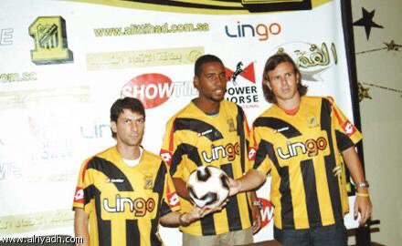 3bood1927's tweet photo. للتاريخ 🔴

كأس العالم للأندية 2005: تعاقد الاتحاد
مع 3 أجانب قبل البطولة، مسؤول باتحاد الكرة
بتعاون مع لاعب هلالي سابق خاطب الخصم
أن التعاقد قبل الفترة؛ ليحرم الاتحاد مشاركتهم!

كأس العالم للأندية 2025: اتحاد القدم
يقدم فترة الانتقالات بطلب من الهلال؛ ليدعم
صفوفه أثناء المشاركة! https://t.co/LuSImsB519