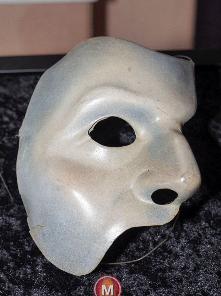 MirrorMelody's tweet photo. Cast members of the original Dutch production of #ThePhantomoftheOpera reunited on Monday for a very special occasion. The Dutch Circustheater, the theater that hosted some of the biggest musicals in Dutch history celebrates 35 years since opening this year. https://t.co/2cggc8sYvr