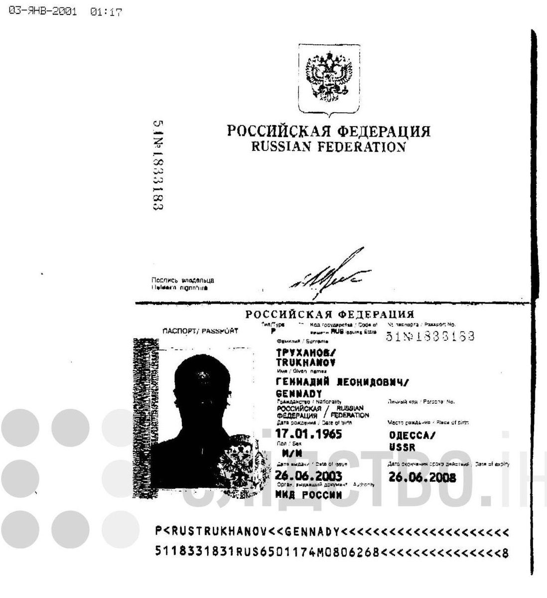 sternenko's tweet photo. Онуфрія позбавили громадянства України, і ось випливли скани його російського паспорта. 

Водночас, міський голова Одеси Труханов так і лишається на посаді і з громадянством України, хоча має російський паспорт, як і Онуфрій. 

Певно, Онуфрію треба було носити нарукавний знак ЗСУ, як робить Труханов. 
Тоді б усі зрозуміли, що він свій.