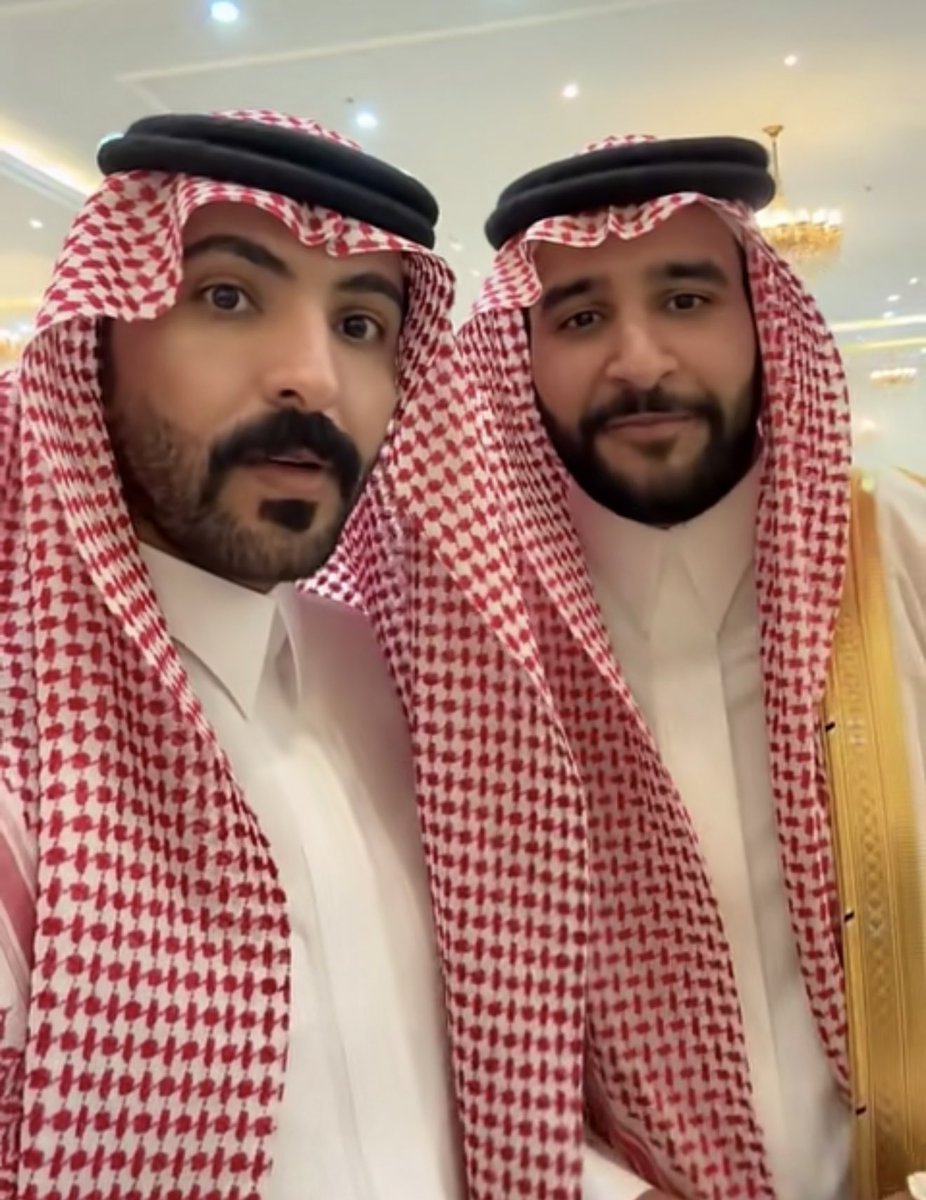 d3m_Ibrahim's tweet photo. علـى رفقة الطيب يسير الزمن قـدام
أماري بطيبه ،،  وارفع الـراس و ردد

سلامي على اللي ما تغير ممع الايام
غلاه ونبـاه وموقف الطيـب متجدد

تواجد نجمنا في حفل زواج اخوه #صالح_آل_مخفور 
الله يسعدة ويكتب له اجمل الايام ويرزقه الذرية الصالحه🤩🤩🤎.

#نجوم_الواقع_بعسير | #ابراهيم_الضبعان https://t.co/yklAGdbkC5