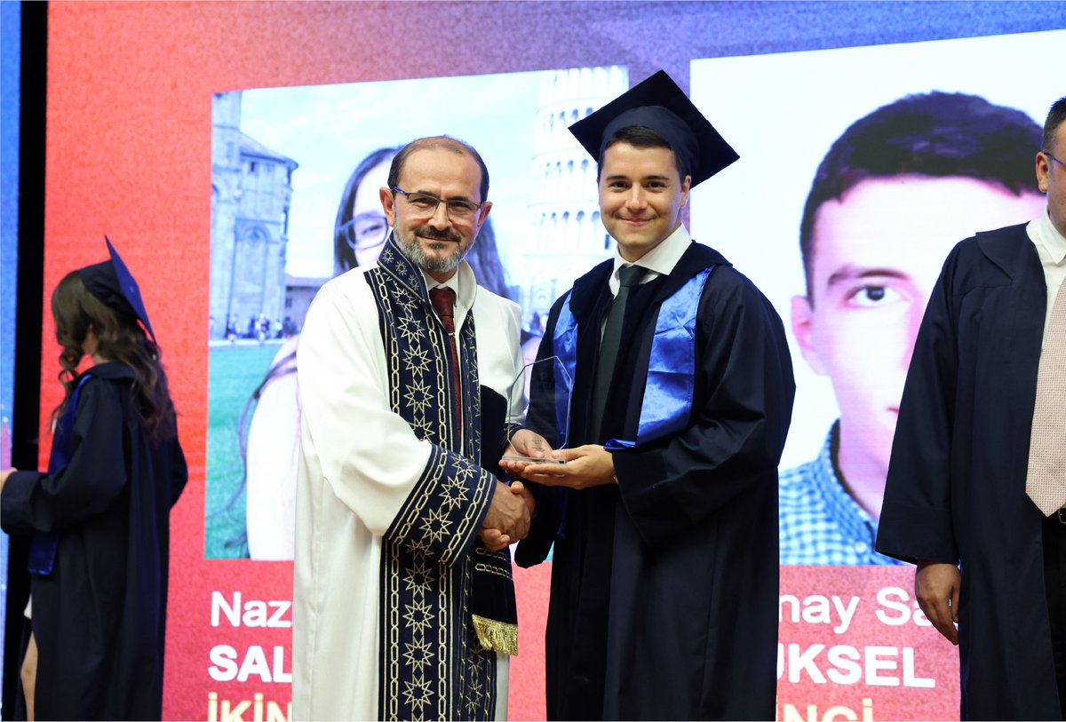 Eğitimlerini başarıyla tamamlayan YTÜ İktisadi ve İdari Bilimler Fakültesi mezunlarımız alkışlarla diplomalarına aldı!

30 yılı aşan akademik birikimiyle YTÜ İİBF; İktisat, İşletme, Siyaset Bilimi ve Uluslararası İlişkiler bölümleriyle teknik üniversite çatısı altında özgün bir