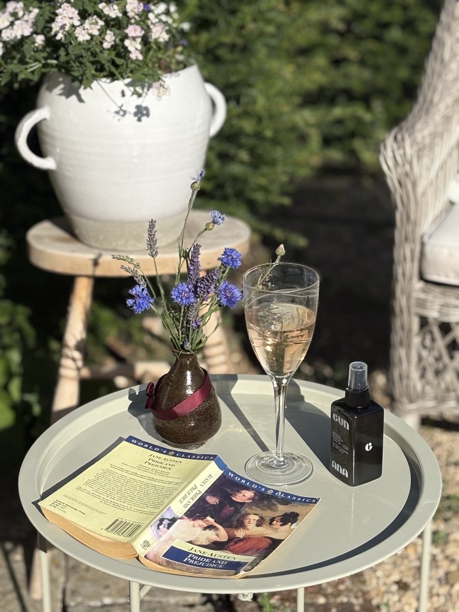 paulajaynebyrne's tweet image. Reading Pride & Prejudice, yet again. It never loses its charm. #Austen250