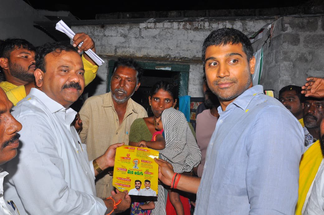 iTDP Official (@itdp_official) on Twitter photo గురజాల నియోజకవర్గంలో సుపరిపాలనకు తొలి అడుగు కార్యక్రమంలో పాల్గొన్న ఎంపీ <a href="/SriKrishnaLavu/">Lavu Sri Krishna Devarayalu</a> గారు , ఎమ్మెల్యే <a href="/Yarapathineni_S/">Yarapathineni Srinivasarao</a> గారు ..
#ఇంటింటికీసుపరిపాలన
#IntintikiSuparipalana
#FirstStepRebuildingAP
#సుపరిపాలనలోతొలిఅడుగు
#IdhiManchiPrabhutvam గురజాల నియోజకవర్గంలో సుపరిపాలనకు తొలి అడుగు కార్యక్రమంలో పాల్గొన్న ఎంపీ <a href="/SriKrishnaLavu/">Lavu Sri Krishna Devarayalu</a> గారు , ఎమ్మెల్యే <a href="/Yarapathineni_S/">Yarapathineni Srinivasarao</a> గారు ..
#ఇంటింటికీసుపరిపాలన
#IntintikiSuparipalana
#FirstStepRebuildingAP
#సుపరిపాలనలోతొలిఅడుగు
#IdhiManchiPrabhutvam