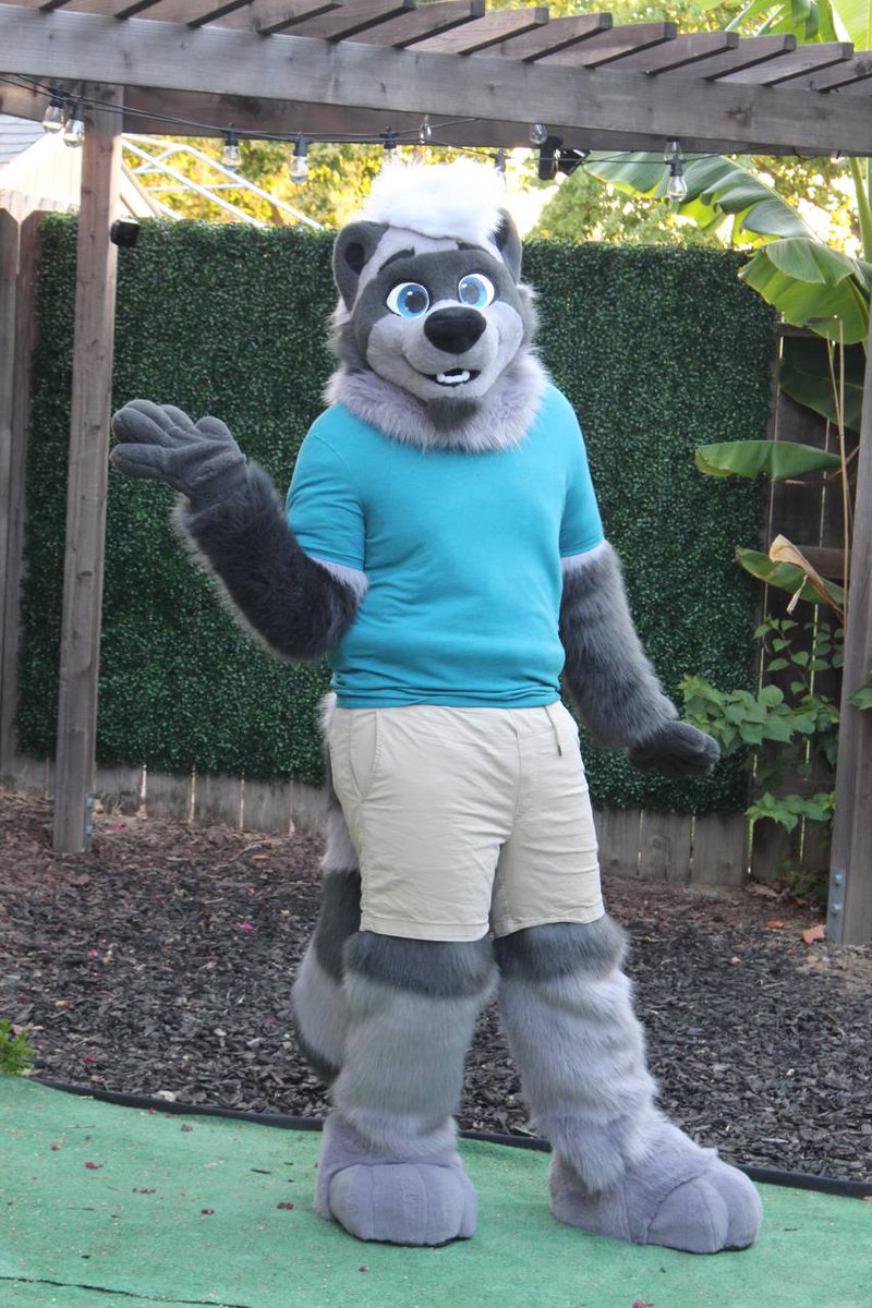 gil_otter's tweet image. Everyone say hi to Sam!!
Just finished this full fursuit for @djfatshepherd ! Huge thanks for choosing me to make him real! Be sure to see him at Megaplex!
I'm planning to open up for fursuit comms on July 14th, stay tuned!!