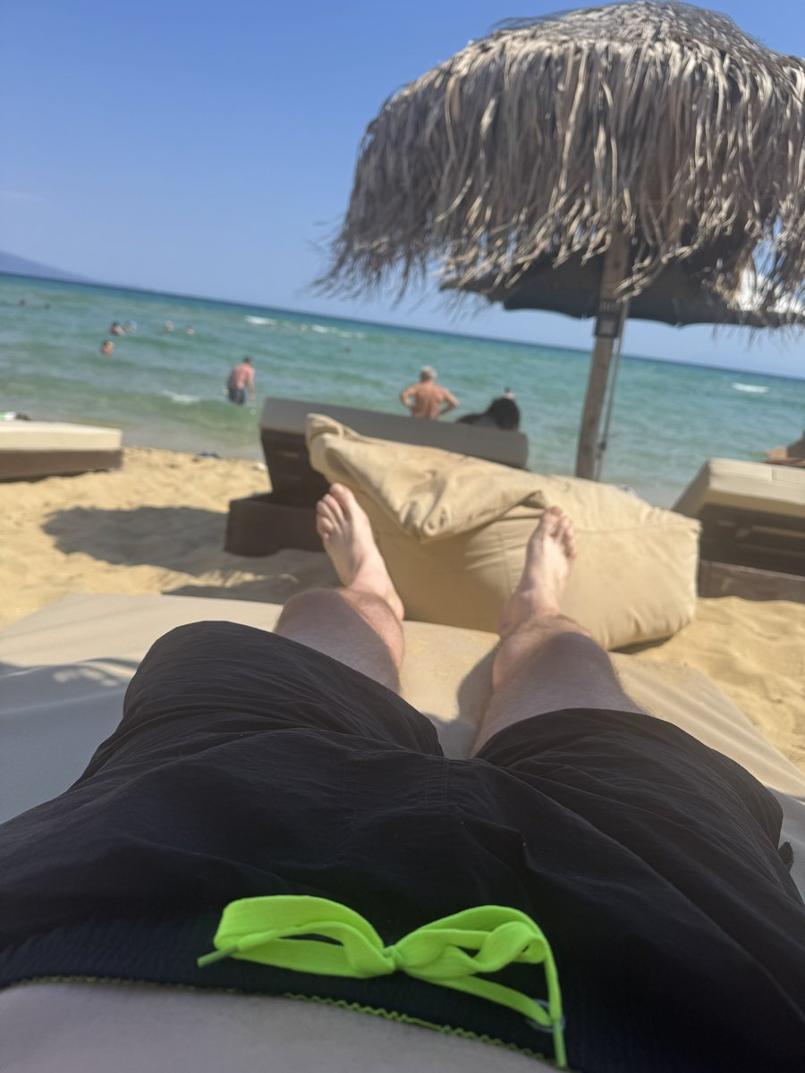 Which good boys gonna step up and pay for my beers 🍻