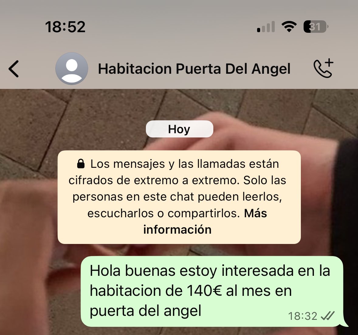 yaaaiza__'s tweet photo. Hoy me ha pasado algo surrealista, la cosa esq estoy buscando piso o habitaciones para vivir en Madrid este año, y habia encontrado una habitacion por 140€, cosa que me parecia rara pero es lo que ponía. Asiq he contactado con al persona responsable de ese alquiler https://t.co/4URpxXxyND