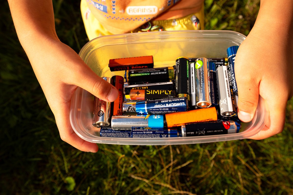 Did you know common household items such as batteries, electronics, and lightbulbs may contain Mercury?  It could mean they are Hazardous Waste. 
Learn how to properly dispose of them and help us protect human and environmental exposure. ➡️ greshamoregon.gov/services/garba…
